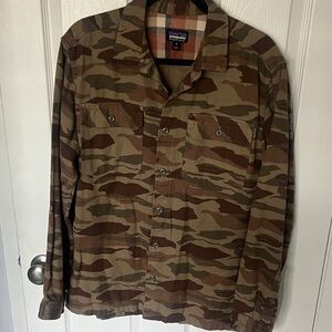 LAST CHANCE donating on 01.25. Patagonia Men's Brown Camouflage Shirt Jacket